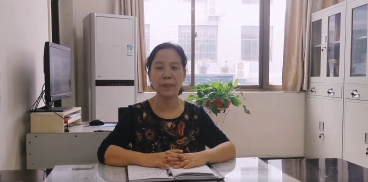 (图为伟德体育教师录制寄语视频送别毕业生)
